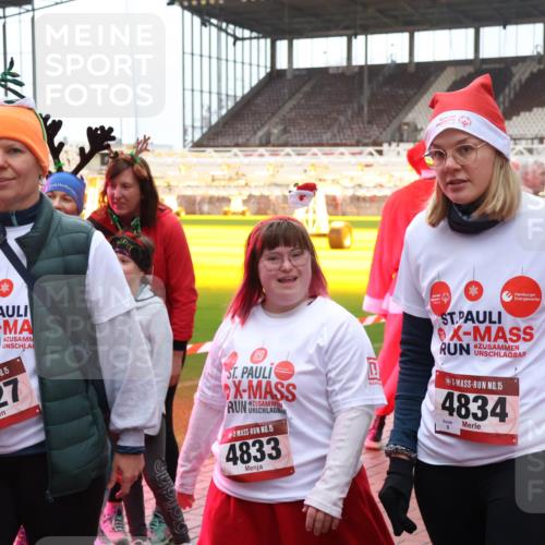 07.12.2025 - St. Pauli X-Mass-Run No. 15 Luisa Fischer http://msf.ph/oto/9390404 07.12.2025 12:13:44 Ziel 15, 4827, 15, 4833, 15, 4834, 41, 455, 463, 466, 1500, 1503, 2543, 3645, 4077, 4258, 4261, 4713 meine-sportfotos.de