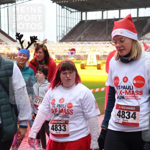 07.12.2025 - St. Pauli X-Mass-Run No. 15 Luisa Fischer http://msf.ph/oto/9390406 07.12.2025 12:13:44 Ziel 15, 4827, 4279, 15, 4833, 15, 4834, 8, 455, 463, 466, 1500, 1503, 2543, 3645, 4077, 4258, 4261, 4713 meine-sportfotos.de