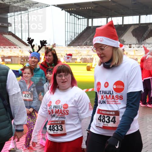 07.12.2025 - St. Pauli X-Mass-Run No. 15 Luisa Fischer http://msf.ph/oto/9390407 07.12.2025 12:13:45 Ziel 15, 827, 4270, 15, 4833, 15, 4834, 455, 463, 466, 1500, 1503, 2543, 3645, 4077, 4179, 4258, 4261, 4713 meine-sportfotos.de