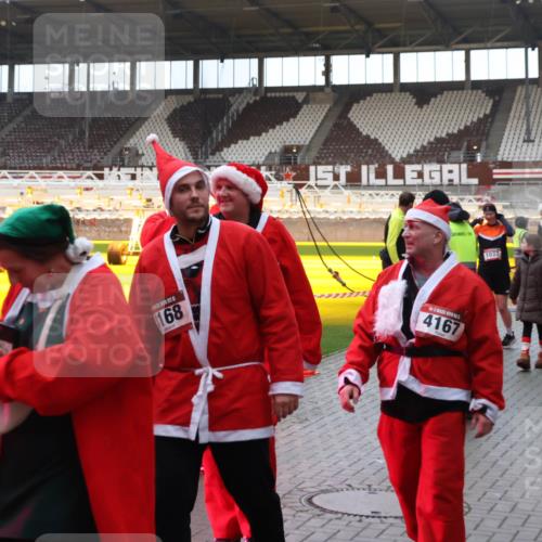 07.12.2025 - St. Pauli X-Mass-Run No. 15 Luisa Fischer http://msf.ph/oto/9390413 07.12.2025 12:13:55 Ziel 168, 4167, 1037, 4289, 4308, 455, 463, 466, 2543, 3645, 4048, 4077, 4179, 4258, 4261, 4713 meine-sportfotos.de