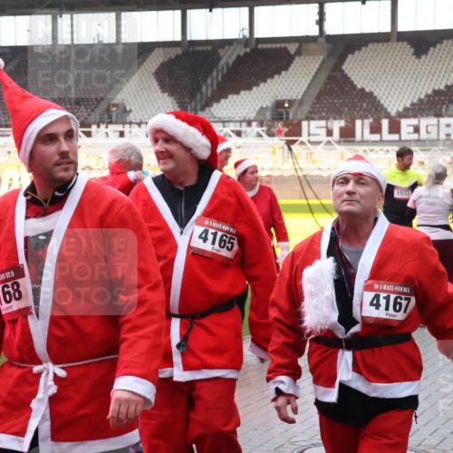 07.12.2025 - St. Pauli X-Mass-Run No. 15 Luisa Fischer http://msf.ph/oto/9390418 07.12.2025 12:13:56 Ziel 15, 168, 1, 1033, 4165, 4167, 455, 463, 466, 2543, 3645, 4048, 4077, 4179, 4258, 4261, 4713 meine-sportfotos.de