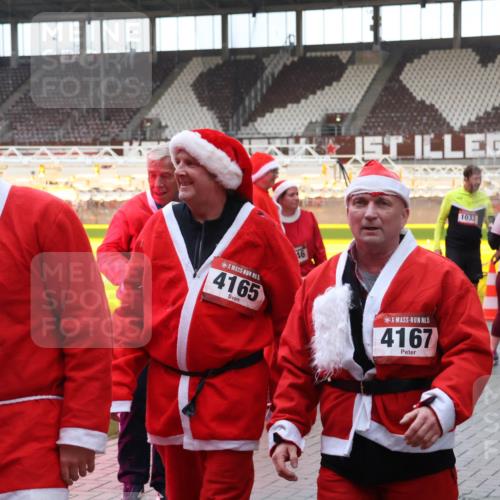 07.12.2025 - St. Pauli X-Mass-Run No. 15 Luisa Fischer http://msf.ph/oto/9390419 07.12.2025 12:13:57 Ziel 15, 168, 5, 4165, 16, 15, 4167, 1033, 455, 463, 466, 2543, 3645, 4048, 4077, 4179, 4258, 4261, 4713 meine-sportfotos.de