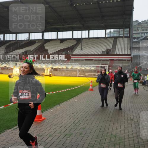 07.12.2025 - St. Pauli X-Mass-Run No. 15 Fabian Wolf http://msf.ph/oto/9390423 07.12.2025 10:23:49 Ziel 1104, 2603, 2634, 3539, 3644, 3649, 3887, 3890, 4043, 4139, 4144, 4377, 4378 meine-sportfotos.de