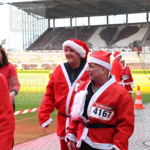 07.12.2025 - St. Pauli X-Mass-Run No. 15 Luisa Fischer http://msf.ph/oto/9390424 07.12.2025 12:13:58 Ziel 15, 4167, 3746, 1011, 455, 463, 466, 2543, 3645, 4048, 4077, 4179, 4258, 4261, 4713 meine-sportfotos.de