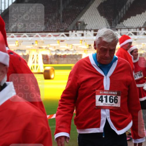 07.12.2025 - St. Pauli X-Mass-Run No. 15 Luisa Fischer http://msf.ph/oto/9390428 07.12.2025 12:13:59 Ziel 15, 4166, 3746, 11, 455, 463, 466, 2543, 3645, 4048, 4077, 4179, 4258, 4261, 4713 meine-sportfotos.de