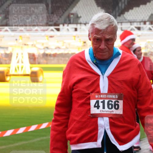 07.12.2025 - St. Pauli X-Mass-Run No. 15 Luisa Fischer http://msf.ph/oto/9390429 07.12.2025 12:13:59 Ziel 15, 4166, 15, 455, 463, 466, 2543, 3645, 4048, 4077, 4179, 4258, 4261, 4713 meine-sportfotos.de