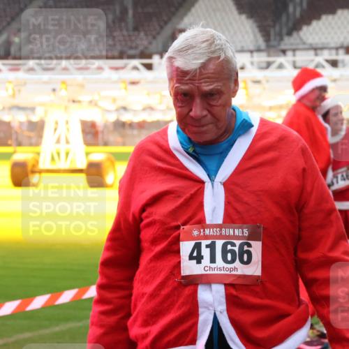 07.12.2025 - St. Pauli X-Mass-Run No. 15 Luisa Fischer http://msf.ph/oto/9390430 07.12.2025 12:13:59 Ziel 15, 4166, 5746, 455, 463, 466, 2543, 3645, 4048, 4077, 4179, 4258, 4261, 4713 meine-sportfotos.de