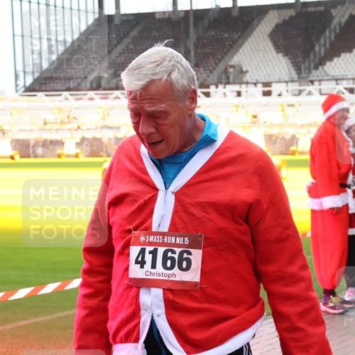 07.12.2025 - St. Pauli X-Mass-Run No. 15 Luisa Fischer http://msf.ph/oto/9390433 07.12.2025 12:14:00 Ziel 279, 15, 15, 4166, 3746, 455, 463, 466, 2543, 3645, 4048, 4077, 4179, 4258, 4261, 4713 meine-sportfotos.de
