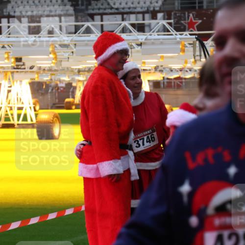 07.12.2025 - St. Pauli X-Mass-Run No. 15 Luisa Fischer http://msf.ph/oto/9390441 07.12.2025 12:14:03 Ziel 5, 3746, 4289, 455, 463, 466, 2543, 3645, 4048, 4077, 4179, 4258, 4261, 4713 meine-sportfotos.de