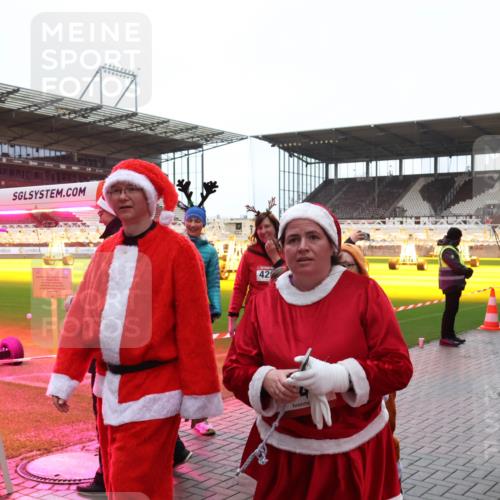 07.12.2025 - St. Pauli X-Mass-Run No. 15 Luisa Fischer http://msf.ph/oto/9390443 07.12.2025 12:14:17 Ziel 42, 2398, 2274, 3645, 4048, 4077, 4179, 4258, 4261 meine-sportfotos.de