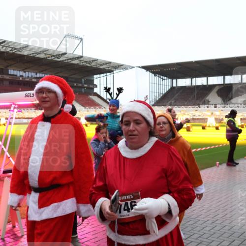 07.12.2025 - St. Pauli X-Mass-Run No. 15 Luisa Fischer http://msf.ph/oto/9390444 07.12.2025 12:14:17 Ziel 15, 146, 1, 2398, 2274, 3645, 4048, 4077, 4179, 4258, 4261 meine-sportfotos.de