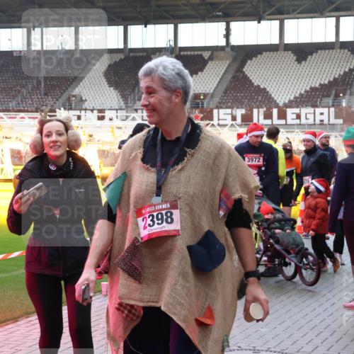 07.12.2025 - St. Pauli X-Mass-Run No. 15 Luisa Fischer http://msf.ph/oto/9390447 07.12.2025 12:14:19 Ziel 15, 2398, 1, 3972, 979, 2274, 3645, 4048, 4077, 4179, 4258, 4261 meine-sportfotos.de