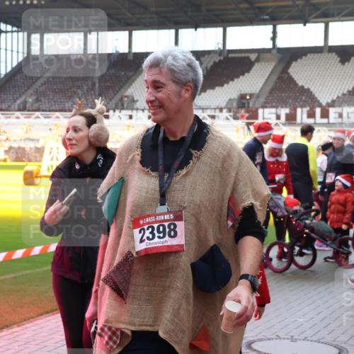 07.12.2025 - St. Pauli X-Mass-Run No. 15 Luisa Fischer http://msf.ph/oto/9390450 07.12.2025 12:14:19 Ziel 17, 15, 2398, 466, 2274, 3645, 4048, 4077, 4179, 4258, 4261 meine-sportfotos.de