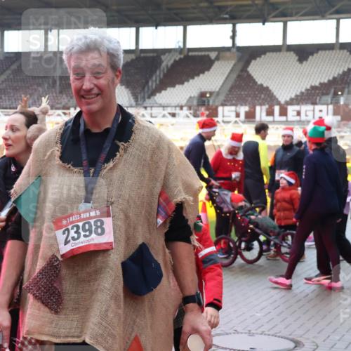 07.12.2025 - St. Pauli X-Mass-Run No. 15 Luisa Fischer http://msf.ph/oto/9390451 07.12.2025 12:14:20 Ziel 15, 2398, 426, 466, 2274, 3645, 4048, 4077, 4179, 4258, 4261 meine-sportfotos.de
