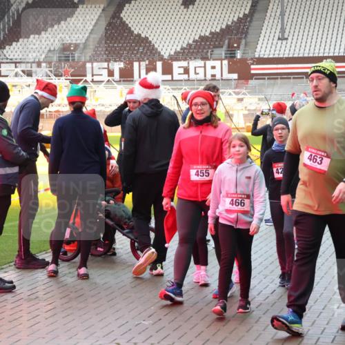 07.12.2025 - St. Pauli X-Mass-Run No. 15 Luisa Fischer http://msf.ph/oto/9390459 07.12.2025 12:14:23 Ziel 455, 466, 42, 463, 1780, 210, 2274, 4048, 4179, 4258 meine-sportfotos.de