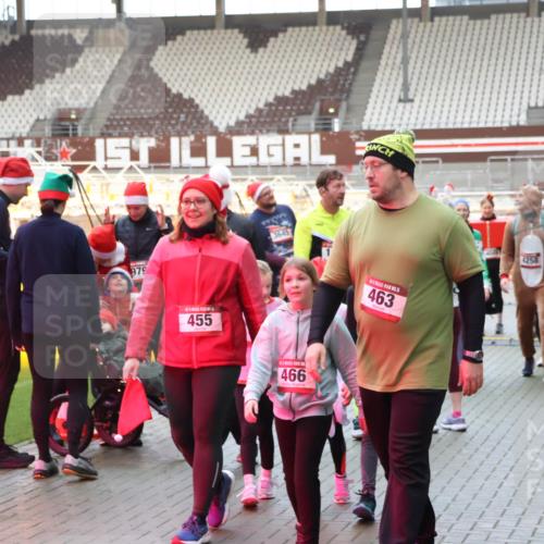 07.12.2025 - St. Pauli X-Mass-Run No. 15 Luisa Fischer http://msf.ph/oto/9390461 07.12.2025 12:14:23 Ziel 979, 455, 3645, 466, 463, 4258, 1780, 2, 10, 2274, 4048, 4179, 4258 meine-sportfotos.de