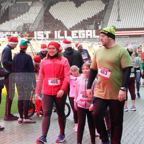 07.12.2025 - St. Pauli X-Mass-Run No. 15 Luisa Fischer http://msf.ph/oto/9390463 07.12.2025 12:14:24 Ziel 5, 455, 3645, 460, 15, 463, 4258, 2274, 3690, 4048, 4179 meine-sportfotos.de