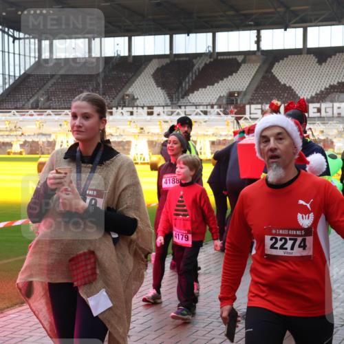 07.12.2025 - St. Pauli X-Mass-Run No. 15 Luisa Fischer http://msf.ph/oto/9390476 07.12.2025 12:14:37 Ziel 15, 4188, 4179, 15, 2274, 407, 444, 445, 451, 454, 457, 2274, 3690, 3693 meine-sportfotos.de