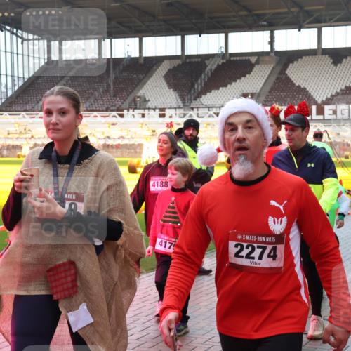07.12.2025 - St. Pauli X-Mass-Run No. 15 Luisa Fischer http://msf.ph/oto/9390477 07.12.2025 12:14:37 Ziel 15, 4188, 4179, 15, 2274, 4077, 444, 445, 451, 454, 457, 2274, 3690, 3693 meine-sportfotos.de