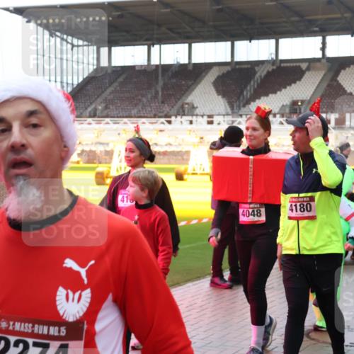 07.12.2025 - St. Pauli X-Mass-Run No. 15 Luisa Fischer http://msf.ph/oto/9390481 07.12.2025 12:14:38 Ziel 15, 24, 10, 15, 227, 41, 4048, 4180, 1037, 444, 445, 451, 454, 457, 2274, 3690, 3693 meine-sportfotos.de