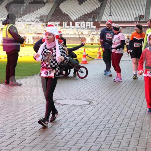 07.12.2025 - St. Pauli X-Mass-Run No. 15 Luisa Fischer http://msf.ph/oto/9390490 07.12.2025 12:14:47 Ziel 33, 40, 15, 451, 3645, 1037, 15, 454, 444, 445, 451, 454, 457, 2274, 3690, 3693 meine-sportfotos.de