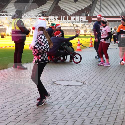 07.12.2025 - St. Pauli X-Mass-Run No. 15 Luisa Fischer http://msf.ph/oto/9390491 07.12.2025 12:14:48 Ziel 364, 1037, 15, 454, 444, 445, 451, 454, 457, 2274, 3690, 3693 meine-sportfotos.de