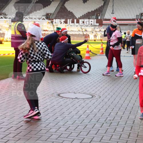 07.12.2025 - St. Pauli X-Mass-Run No. 15 Luisa Fischer http://msf.ph/oto/9390492 07.12.2025 12:14:48 Ziel 1037, 15, 454, 444, 445, 451, 454, 457, 2274, 3690, 3693 meine-sportfotos.de