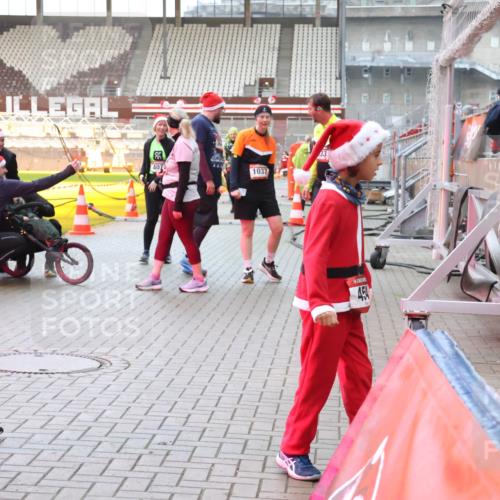 07.12.2025 - St. Pauli X-Mass-Run No. 15 Luisa Fischer http://msf.ph/oto/9390495 07.12.2025 12:14:49 Ziel 4, 407, 1037, 454, 444, 445, 451, 454, 457, 2274, 3690, 3693 meine-sportfotos.de