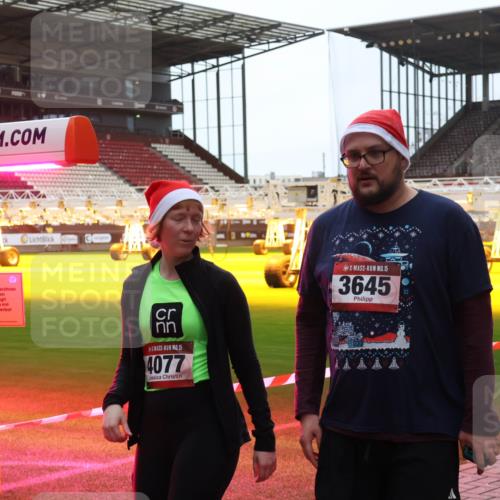 07.12.2025 - St. Pauli X-Mass-Run No. 15 Luisa Fischer http://msf.ph/oto/9390496 07.12.2025 12:15:02 Ziel 4, 15, 4077, 15, 3645, 444, 445, 451, 454, 457, 3690, 3693 meine-sportfotos.de