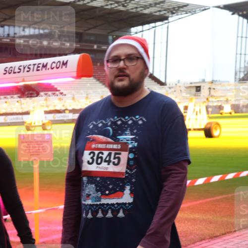07.12.2025 - St. Pauli X-Mass-Run No. 15 Luisa Fischer http://msf.ph/oto/9390500 07.12.2025 12:15:03 Ziel 1077, 3645, 444, 445, 451, 454, 457, 3690, 3693 meine-sportfotos.de