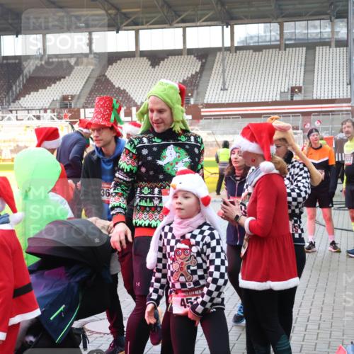 07.12.2025 - St. Pauli X-Mass-Run No. 15 Luisa Fischer http://msf.ph/oto/9390506 07.12.2025 12:15:06 Ziel 454, 36, 15, 45, 033, 444, 445, 451, 454, 457, 3690, 3693 meine-sportfotos.de
