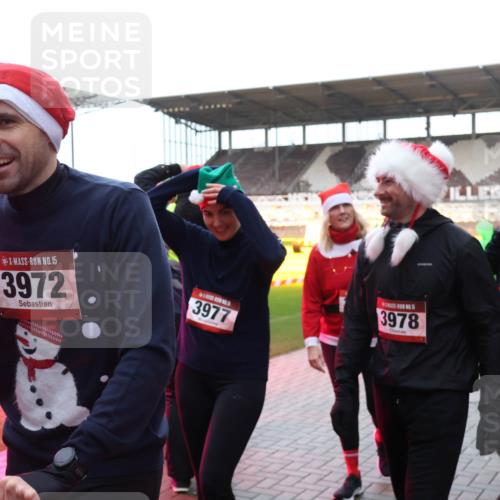 07.12.2025 - St. Pauli X-Mass-Run No. 15 Luisa Fischer http://msf.ph/oto/9390511 07.12.2025 12:15:29 Ziel 15, 3972, 3977, 3978, 979, 3142, 3178, 3712 meine-sportfotos.de