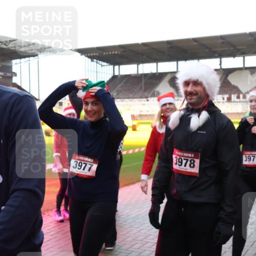 07.12.2025 - St. Pauli X-Mass-Run No. 15 Luisa Fischer http://msf.ph/oto/9390513 07.12.2025 12:15:29 Ziel 15, 3972, 3977, 3978, 3979, 1037, 3142, 3178, 3712 meine-sportfotos.de