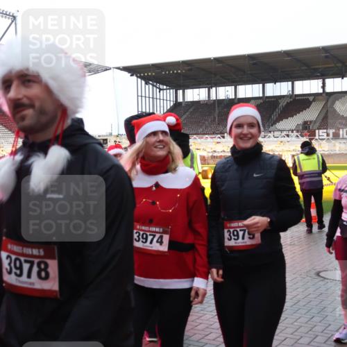 07.12.2025 - St. Pauli X-Mass-Run No. 15 Luisa Fischer http://msf.ph/oto/9390519 07.12.2025 12:15:31 Ziel 3978, 3974, 3975, 1036, 3142, 3178, 3712 meine-sportfotos.de