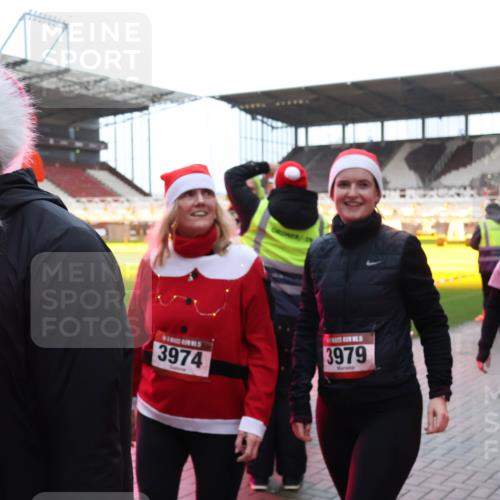 07.12.2025 - St. Pauli X-Mass-Run No. 15 Luisa Fischer http://msf.ph/oto/9390521 07.12.2025 12:15:31 Ziel 15, 3978, 3974, 3979, 1036, 3142, 3178, 3712 meine-sportfotos.de