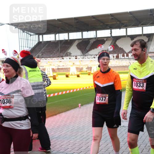 07.12.2025 - St. Pauli X-Mass-Run No. 15 Luisa Fischer http://msf.ph/oto/9390526 07.12.2025 12:15:33 Ziel 15, 1036, 15, 1037, 1033, 3142, 3178, 3712 meine-sportfotos.de
