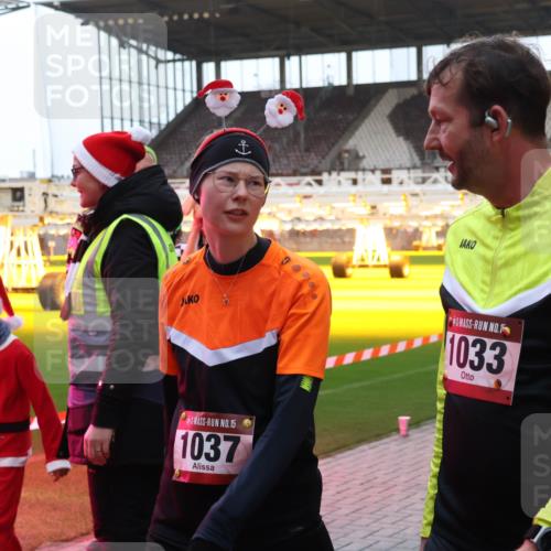 07.12.2025 - St. Pauli X-Mass-Run No. 15 Luisa Fischer http://msf.ph/oto/9390532 07.12.2025 12:15:35 Ziel 1, 1033, 15, 4, 454, 15, 1037, 1215, 3142, 3178, 3712 meine-sportfotos.de