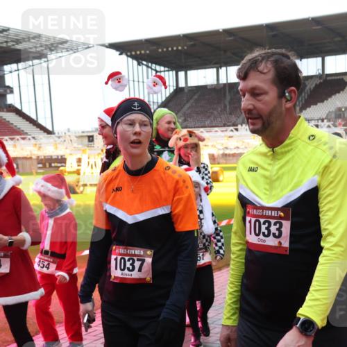 07.12.2025 - St. Pauli X-Mass-Run No. 15 Luisa Fischer http://msf.ph/oto/9390533 07.12.2025 12:15:35 Ziel 444, 454, 15, 1037, 51, 1, 1033, 3142, 3178, 3712 meine-sportfotos.de