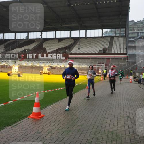 07.12.2025 - St. Pauli X-Mass-Run No. 15 Fabian Wolf http://msf.ph/oto/9390534 07.12.2025 10:23:56 Ziel 711, 1104, 2603, 2634, 3968, 4043, 4139, 4144, 4203, 4377, 4378, 4479, 4765 meine-sportfotos.de