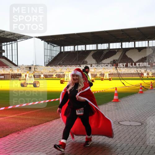 07.12.2025 - St. Pauli X-Mass-Run No. 15 Luisa Fischer http://msf.ph/oto/9390535 07.12.2025 12:17:13 Ziel 188, 1883, 4325 meine-sportfotos.de