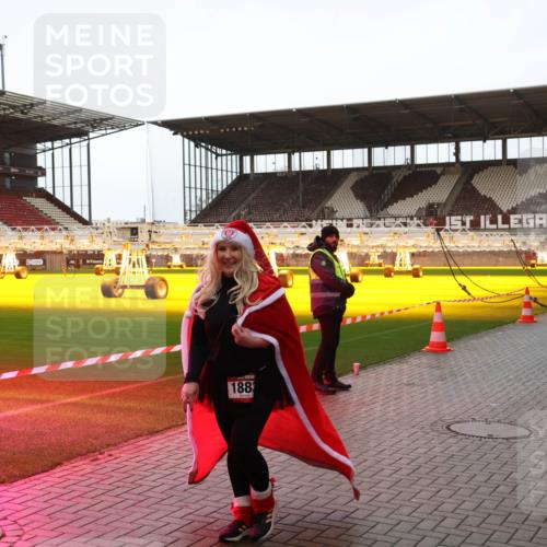07.12.2025 - St. Pauli X-Mass-Run No. 15 Luisa Fischer http://msf.ph/oto/9390536 07.12.2025 12:17:13 Ziel 1883, 1883, 4325 meine-sportfotos.de
