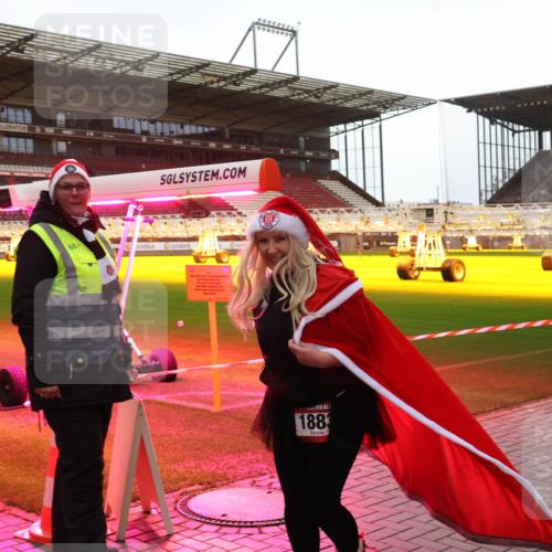 07.12.2025 - St. Pauli X-Mass-Run No. 15 Luisa Fischer http://msf.ph/oto/9390540 07.12.2025 12:17:14 Ziel 634, 1883, 1883, 4325 meine-sportfotos.de