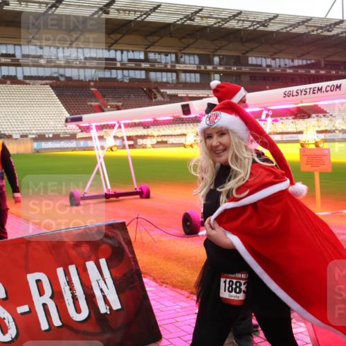 07.12.2025 - St. Pauli X-Mass-Run No. 15 Luisa Fischer http://msf.ph/oto/9390543 07.12.2025 12:17:15 Ziel 5, 1883, 1883, 4325 meine-sportfotos.de