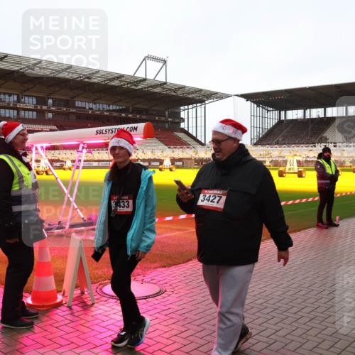 07.12.2025 - St. Pauli X-Mass-Run No. 15 Luisa Fischer http://msf.ph/oto/9390545 07.12.2025 12:18:21 Ziel 3433, 3427, 1452, 4325, 3866, 3868, 4014, 4015 meine-sportfotos.de