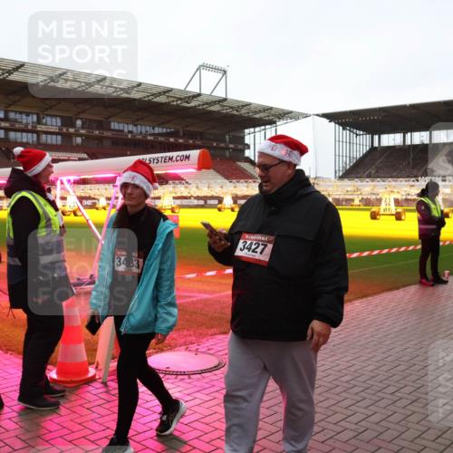 07.12.2025 - St. Pauli X-Mass-Run No. 15 Luisa Fischer http://msf.ph/oto/9390546 07.12.2025 12:18:21 Ziel 3483, 3427, 1452, 4325, 3866, 3868, 4014, 4015 meine-sportfotos.de