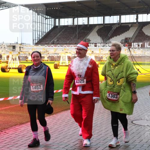 07.12.2025 - St. Pauli X-Mass-Run No. 15 Luisa Fischer http://msf.ph/oto/9390554 07.12.2025 12:18:25 Ziel 5, 1452, 5, 4325, 1303, 1304, 3866, 3868, 4014, 4015 meine-sportfotos.de