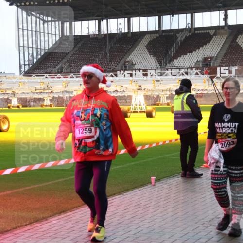 07.12.2025 - St. Pauli X-Mass-Run No. 15 Luisa Fischer http://msf.ph/oto/9390580 07.12.2025 12:19:54 Ziel 1259, 1, 25, 2093, 230, 1259, 2093, 2309 meine-sportfotos.de