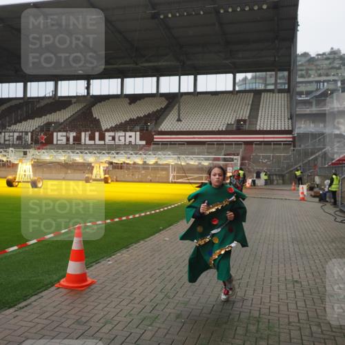 07.12.2025 - St. Pauli X-Mass-Run No. 15 Fabian Wolf http://msf.ph/oto/9390581 07.12.2025 10:24:00 Ziel 711, 2603, 2634, 3968, 4043, 4139, 4144, 4203, 4377, 4378, 4479, 4765 meine-sportfotos.de