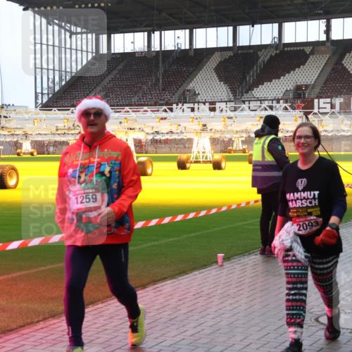 07.12.2025 - St. Pauli X-Mass-Run No. 15 Luisa Fischer http://msf.ph/oto/9390582 07.12.2025 12:19:54 Ziel 1259, 1, 4, 2025, 2093, 230, 1259, 2093, 2309 meine-sportfotos.de