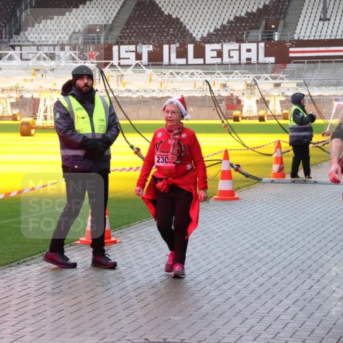 07.12.2025 - St. Pauli X-Mass-Run No. 15 Luisa Fischer http://msf.ph/oto/9390585 07.12.2025 12:19:56 Ziel 670, 1, 230, 1, 15, 2398, 1259, 2093, 2309 meine-sportfotos.de